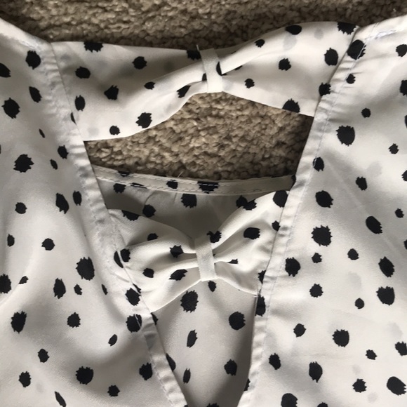 Black and white spotted blouse with bell sleeves - Picture 5 of 6